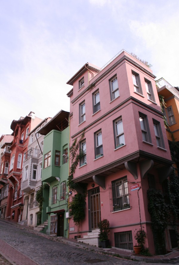 Istanbul Fatih colored wooden houses by Locspics